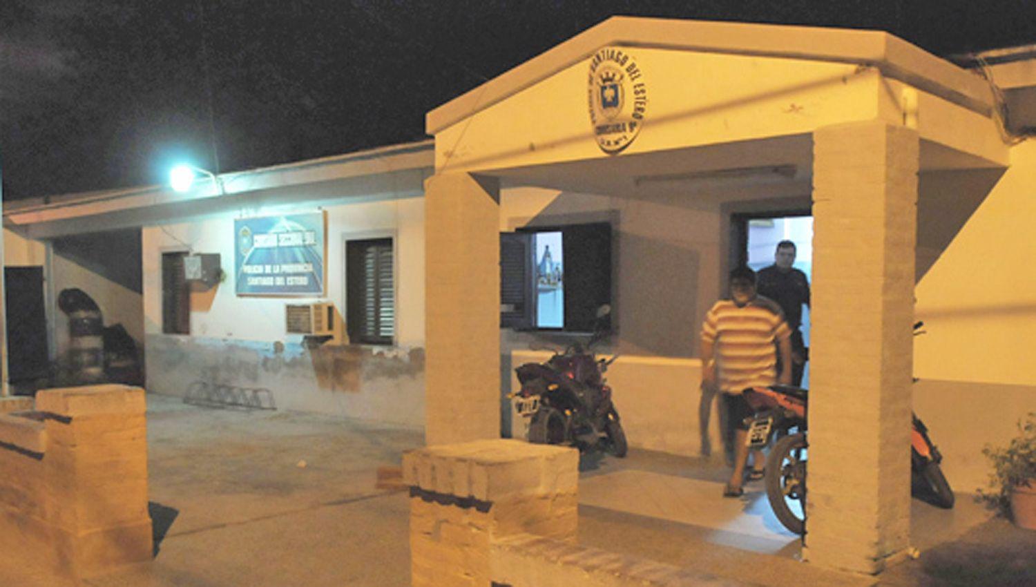 Dejoacute la puerta abierta y le robaron una mochila con 10500 y un teleacutefono celular