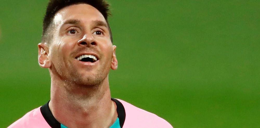Con los goles al Valladolid Messi superoacute el reacutecord de Peleacute