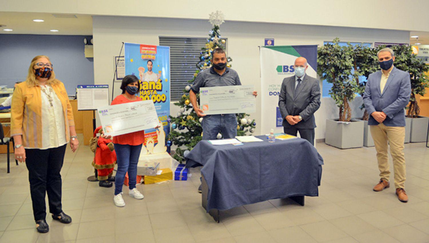 Tarjeta Sol y el BSE entregaron los premios del uacuteltimo sorteo del antildeo