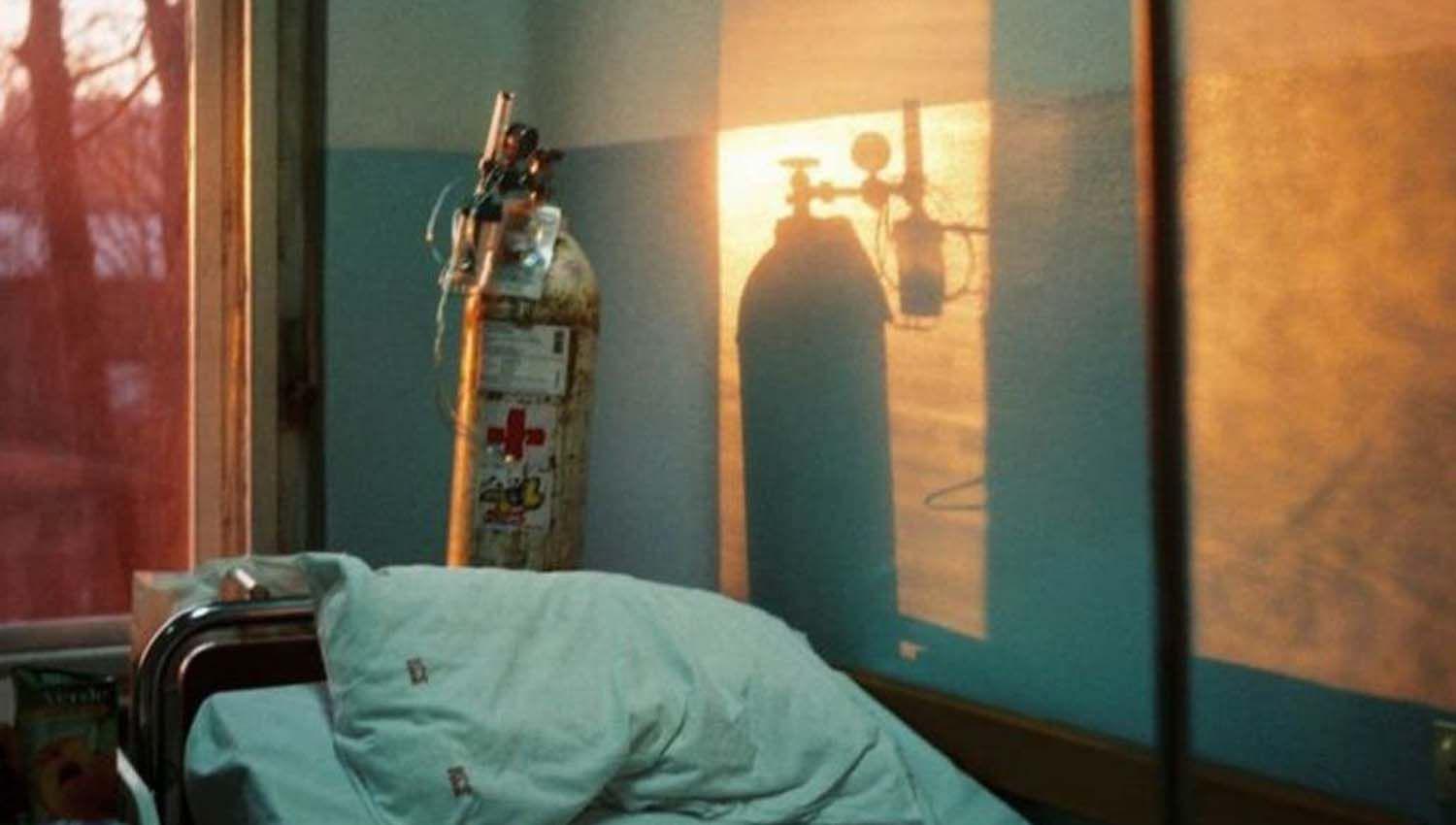 Paciente por Covid-19 matoacute con un tanque de oxiacutegeno a su compantildeero de cuarto porque se puso a rezar