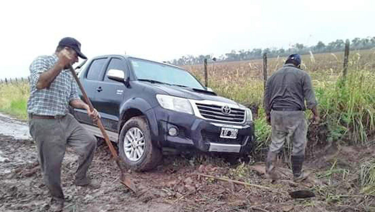 Nacioacute en Navidad bajo una lluvia torrencial en una 4x4 que se enterroacute en el barro