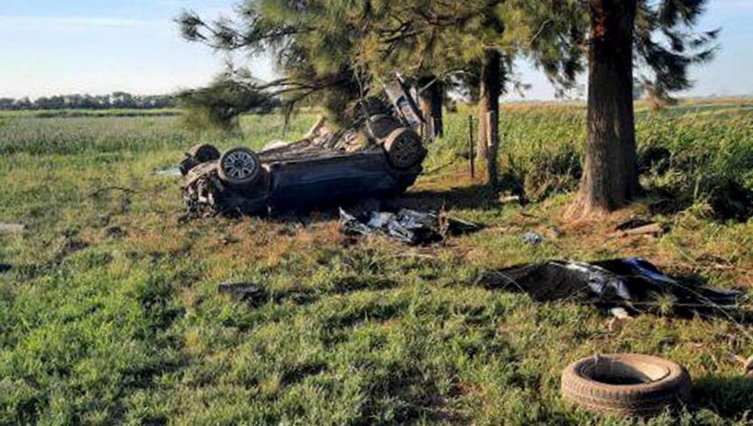 Cuatro adolescentes murieron y dos joacutevenes sufrieron heridas en Santa Fe tras el vuelco de un auto