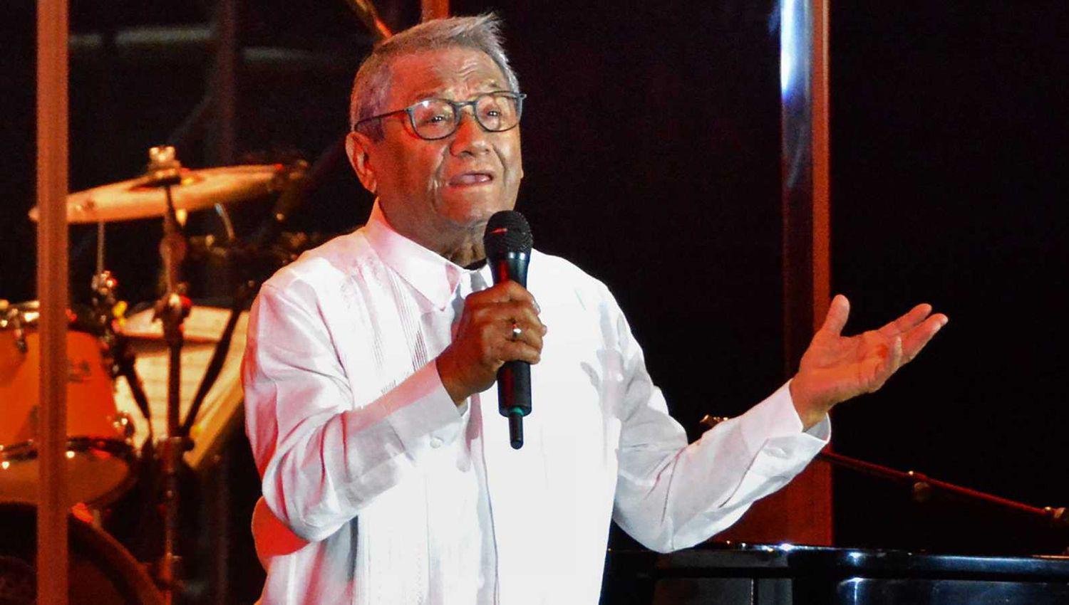 La muerte de Manzanero cierra una era de oro para la cancioacuten romaacutentica