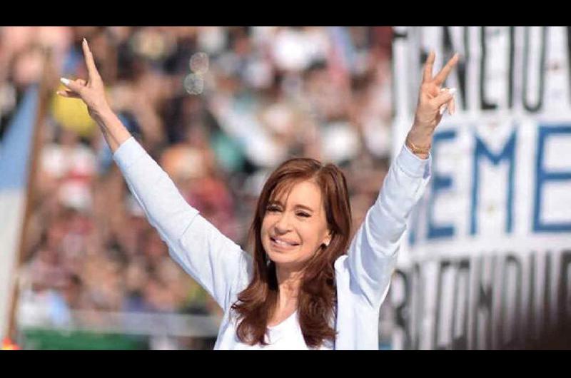 Un juez habilitoacute a Cristina Kirchner a cobrar dos jubilaciones de privilegio a la vez
