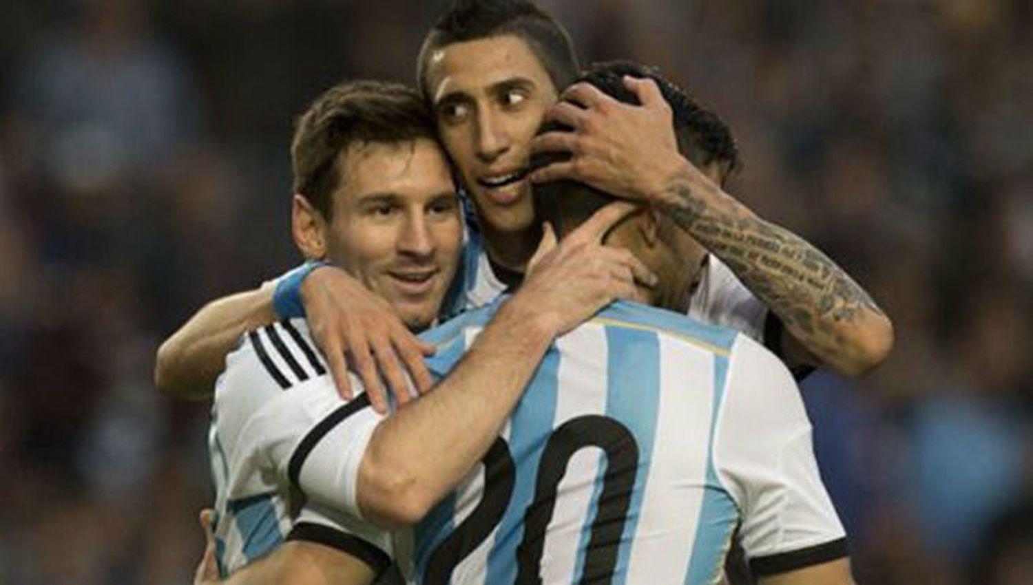 Messi Aguumlero y Di Mariacutea tres de los argentinos que deben definir su futuro en 2021