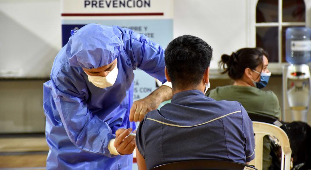 Maacutes de 300 argentinos presentaron reacciones adversas a la vacuna rusa- cuaacuteles fueron