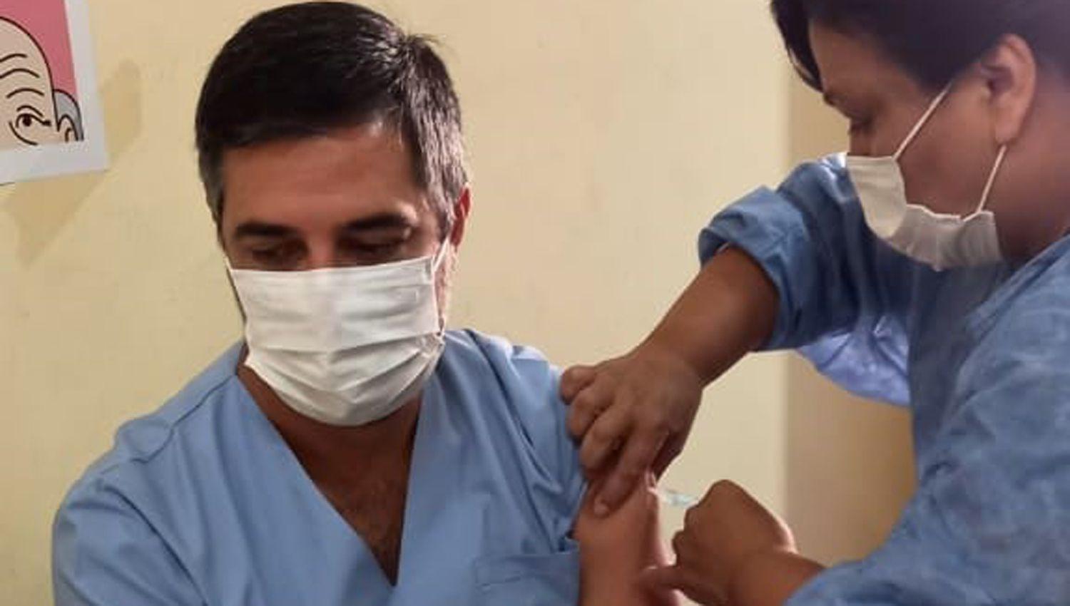 Inicioacute la vacunacioacuten contra el Covid-19 en el Hospital de Neumonologia Dr Gumersindo Sayago