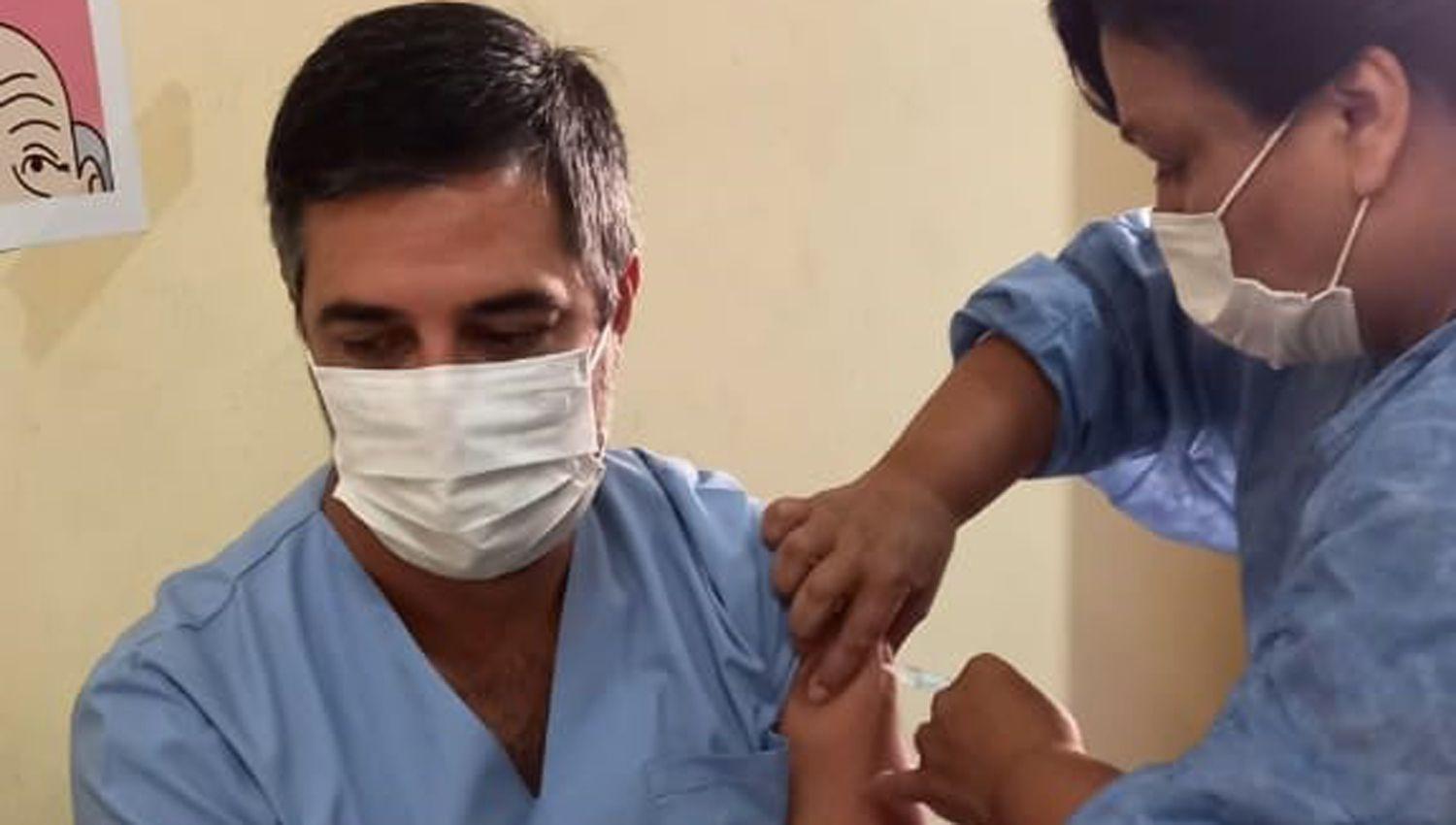 Inicioacute la vacunacioacuten contra el Covid-19 en el Hospital de Neumonologia Dr Gumersindo Sayago