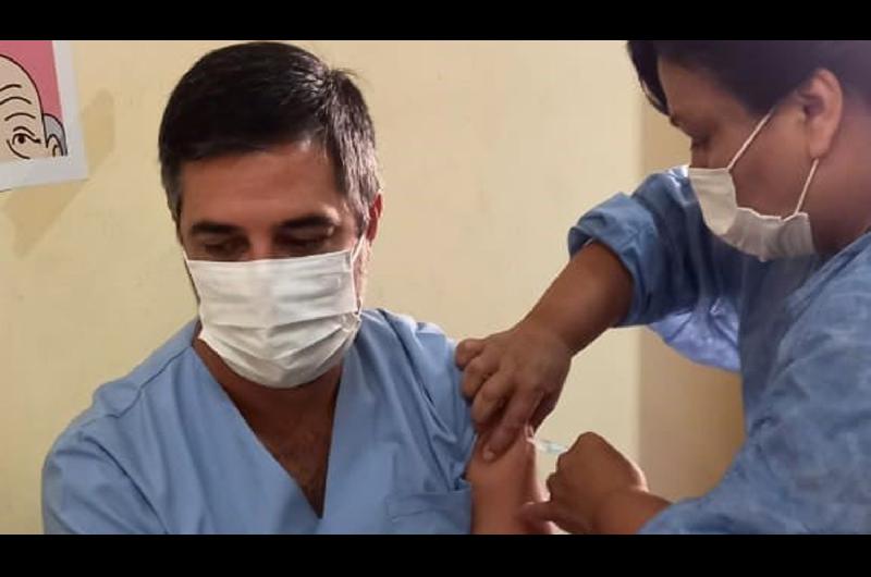 Inicioacute la vacunacioacuten contra el Covid-19 en el Hospital de Neumonologia Dr Gumersindo Sayago