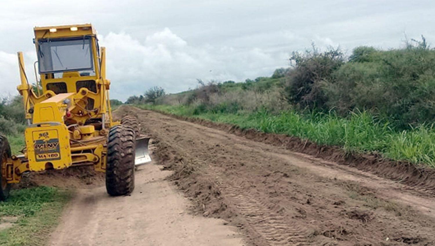 Realizan tareas de mantenimiento  y mejoras en caminos de Guasayaacuten
