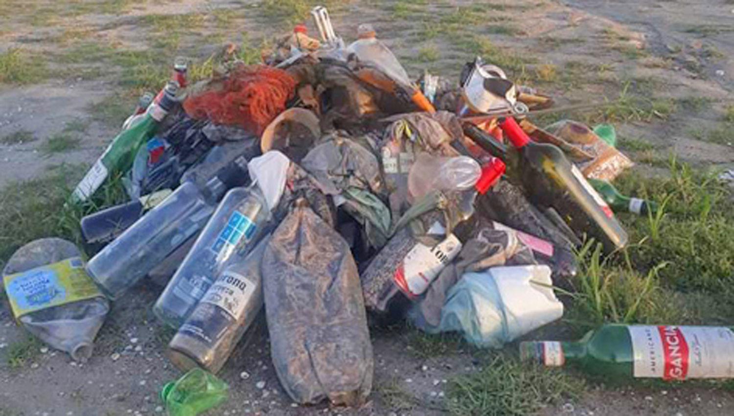 Medio Ambiente Joven hizo una limpieza en la zona del embalse Riacuteo Hondo