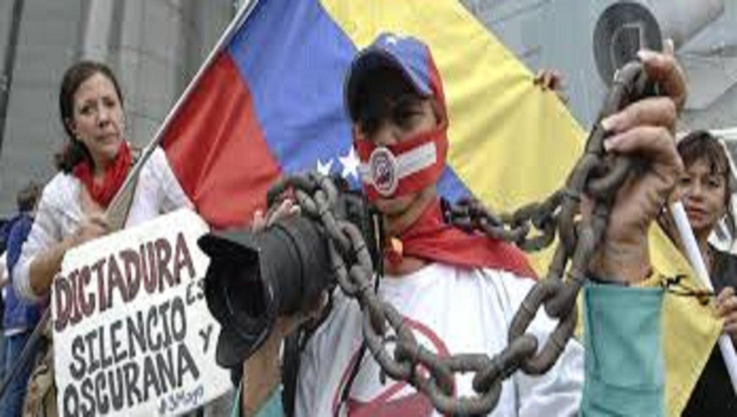 Denuncian al gobierno de Maduro por el desmantelamiento de un canal de televisioacuten y la clausura de un diario