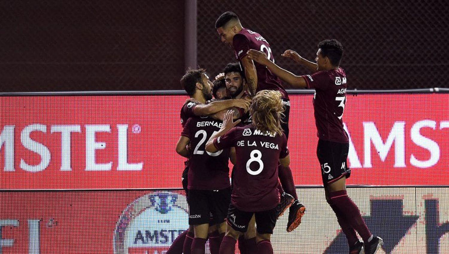 Lanuacutes goleoacute a Veacutelez y se metioacute en la final