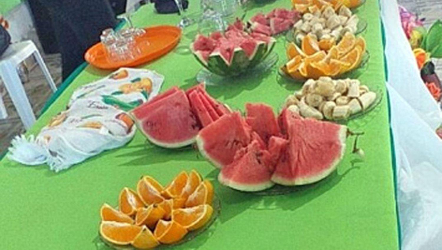 Iglesia evangeacutelica oficioacute la ceremonia de la Santa Cena servida en parte con frutos de su propia huerta