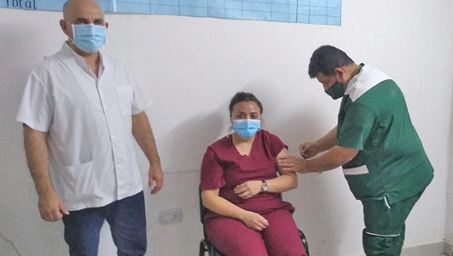 Personal del hospital de Campo Gallo recibioacute  la primera dosis de la vacuna contra el Covid 19