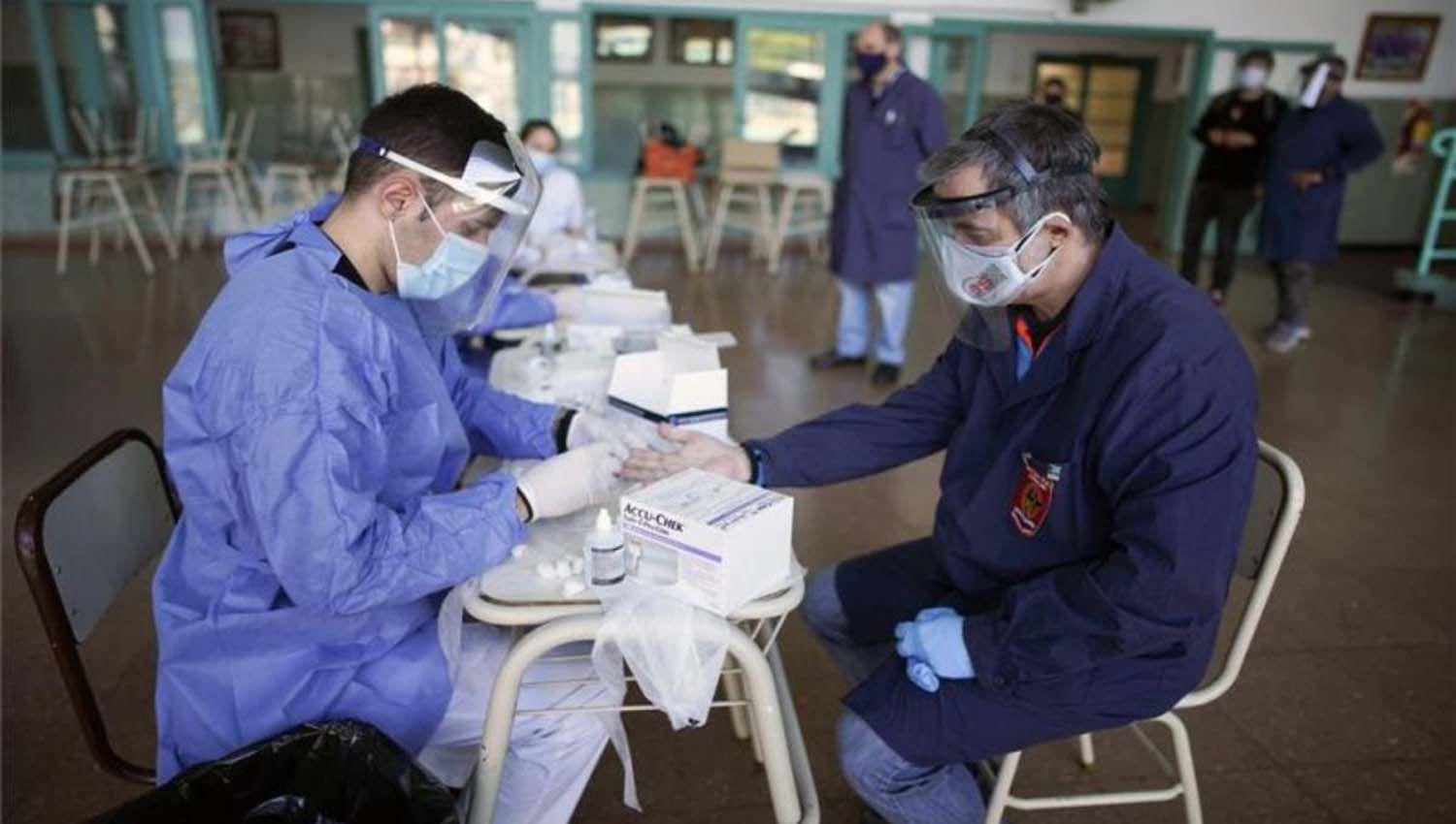 Confirmaron 68 muertes y 8932 nuevos contagios de coronavirus en el paiacutes