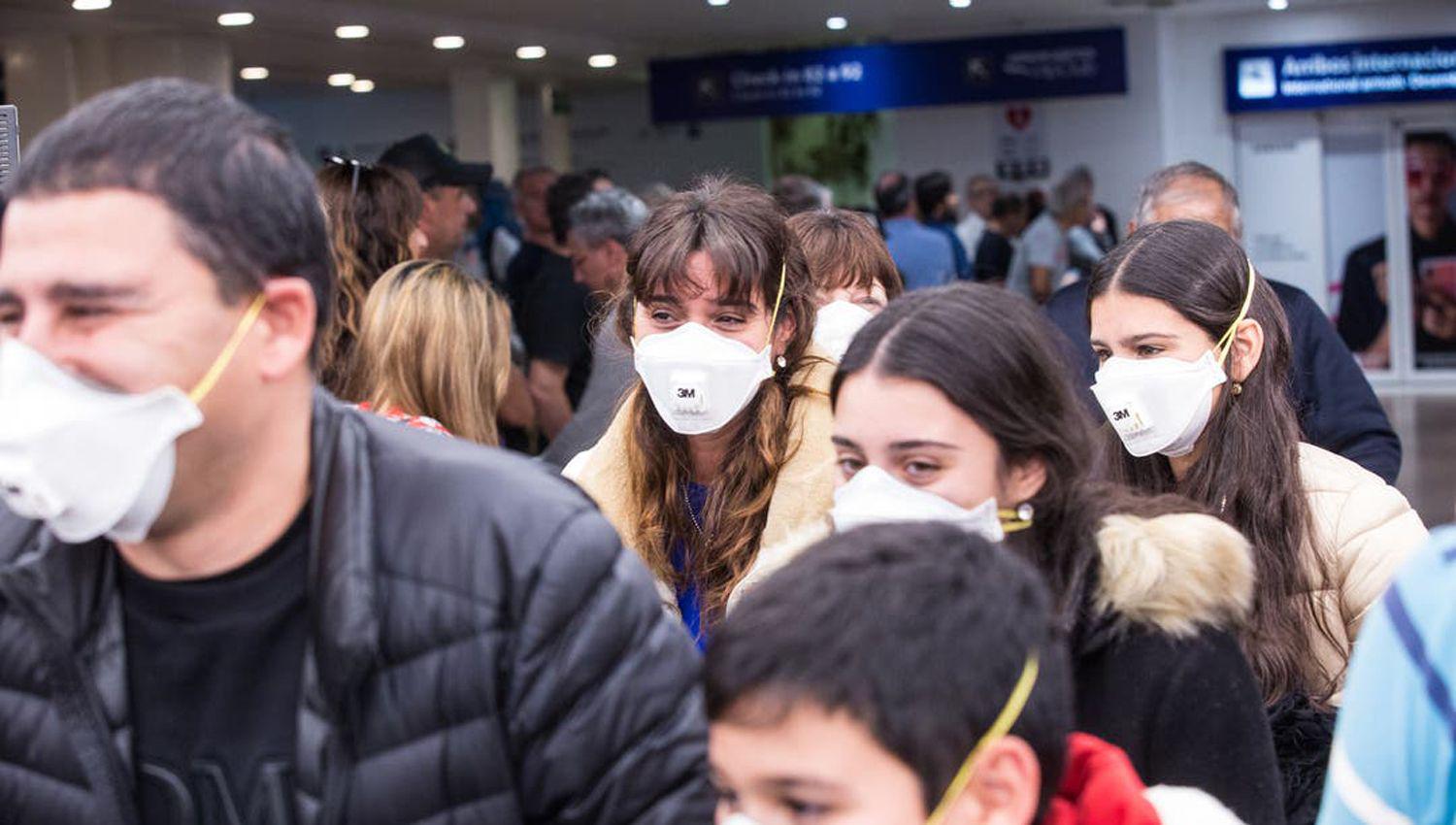 Coronavirus- Especialistas explican por queacute hay que usar barbijo y mantener distancia al aire libre