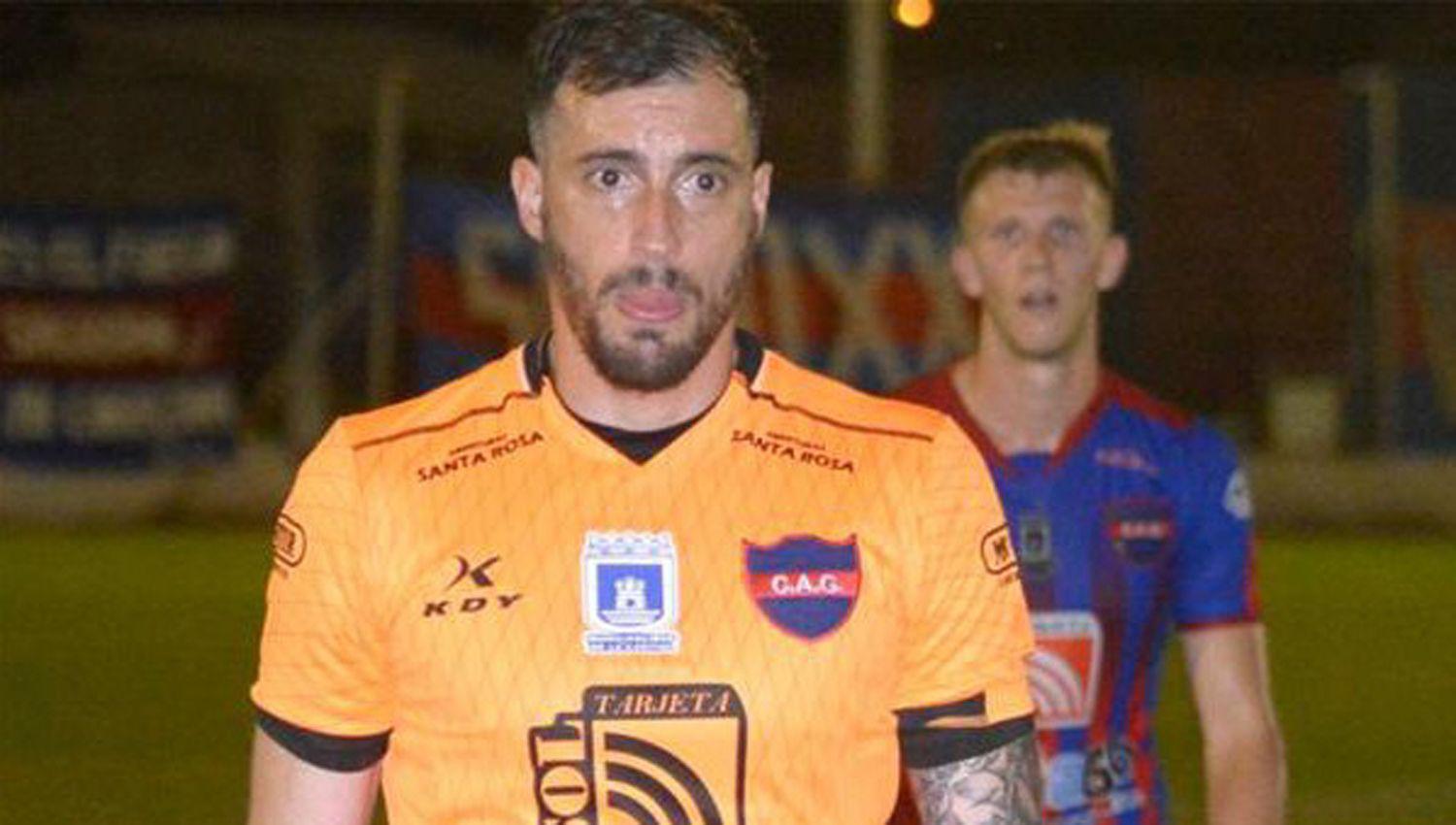 El arquero marplatense Juan Ignacio Mendonccedila no pudo contener las laacutegrimas por la emocioacuten