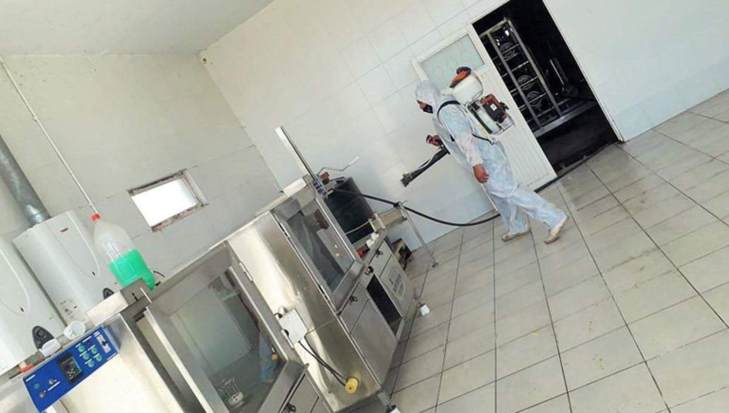 Desinfectan la planta potabilizadora y edificio municipal de Colonia Dora