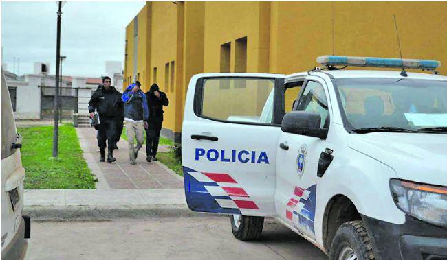 Cansada de los golpes escapoacute y llegoacute con sus hijos a la Comisariacutea