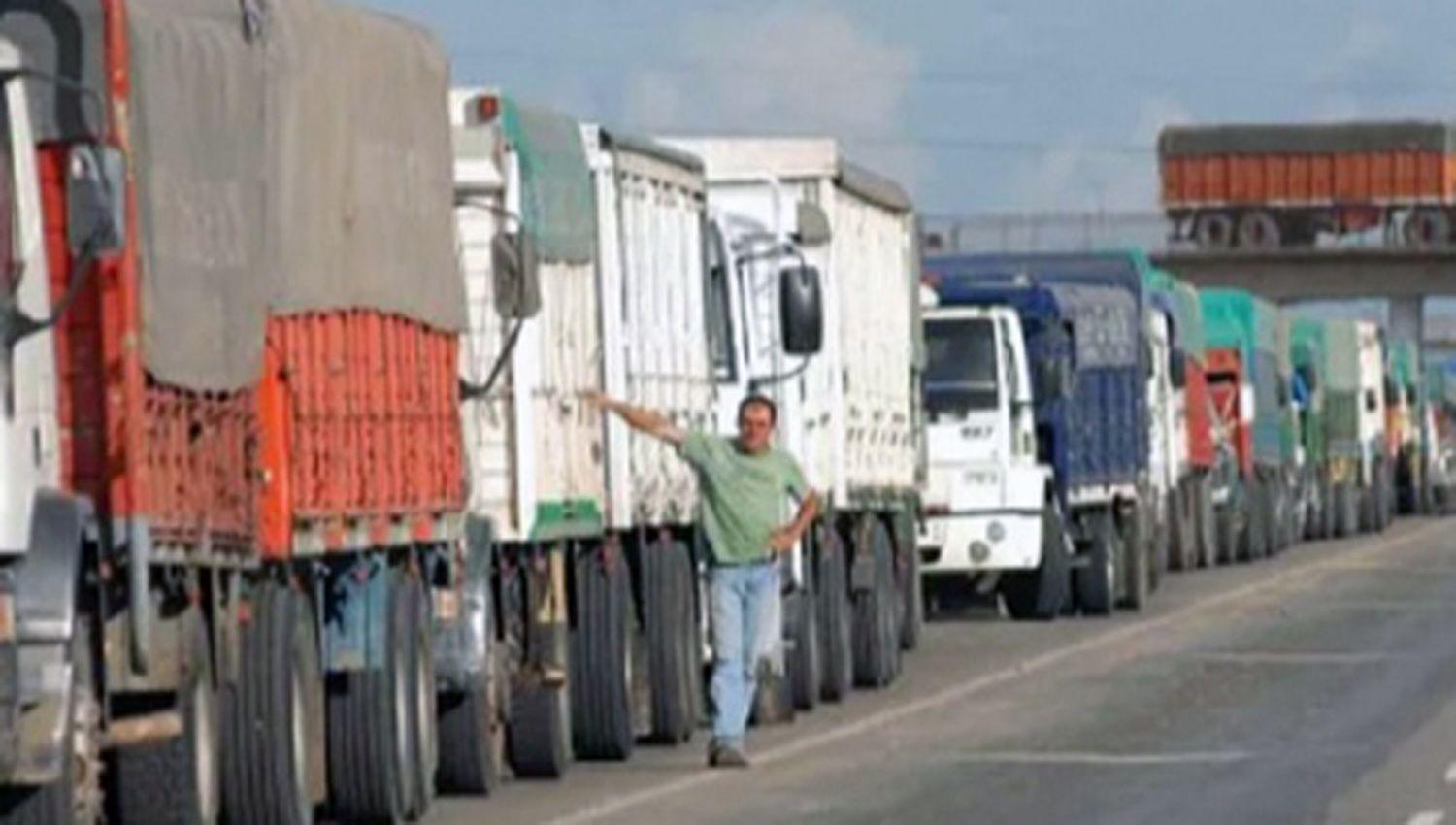 Demoraraacuten el paso a camiones que transporten cereal
