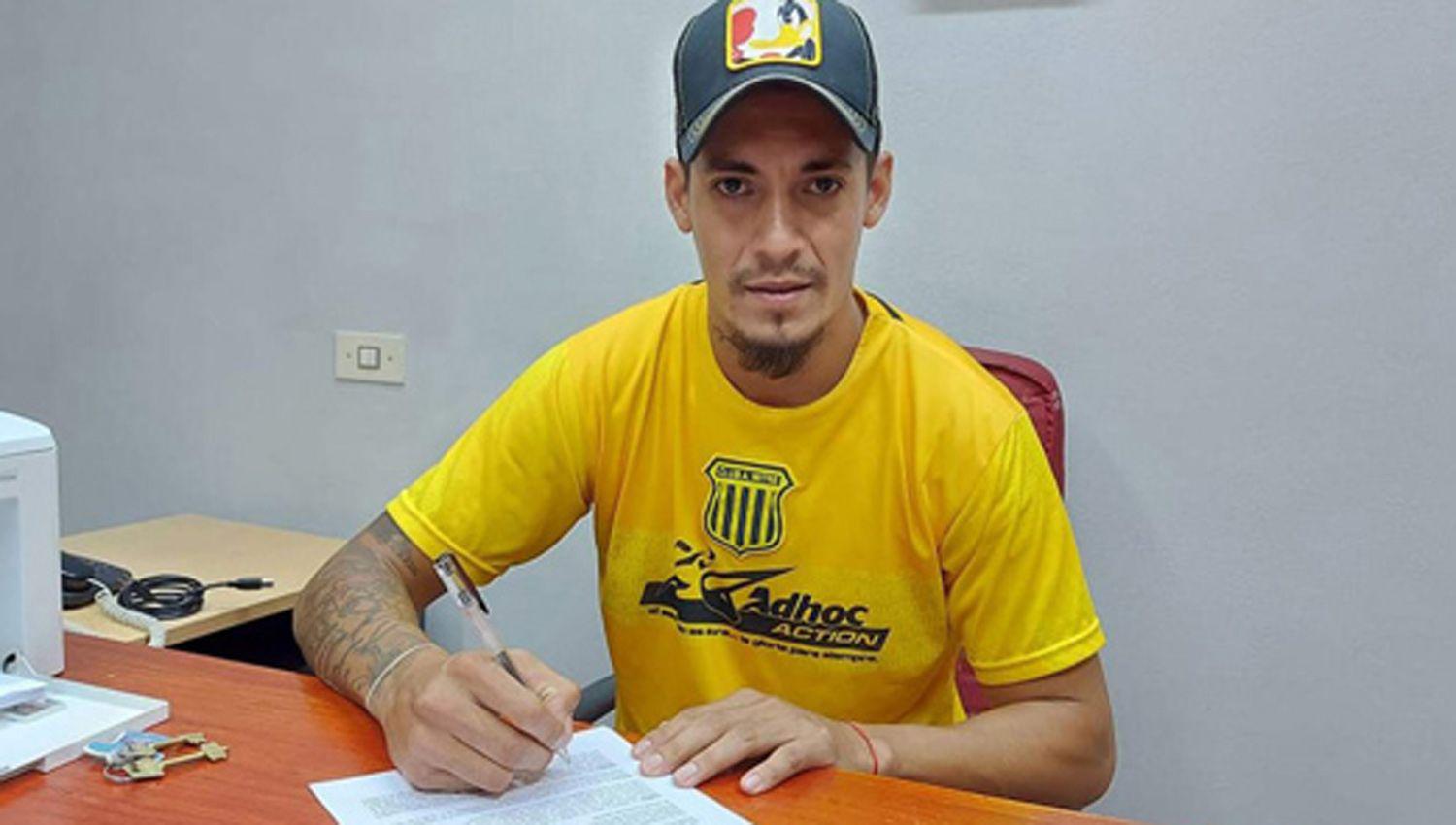El paraguayo Alvarenga estampó la firma del contrato