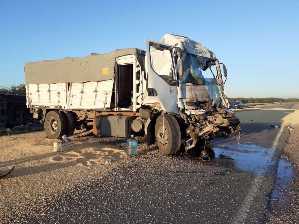 Impresionante choque de camiones con carga en la peligrosa Ruta 34