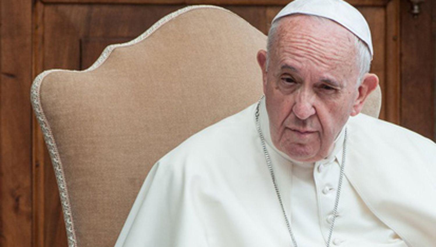 El papa Francisco volvioacute a sufrir un ataque de ciaacutetica