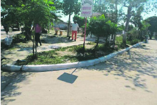 Obreros realizan distintas mejoras en la plazoleta Chaacutevez e inmediaciones
