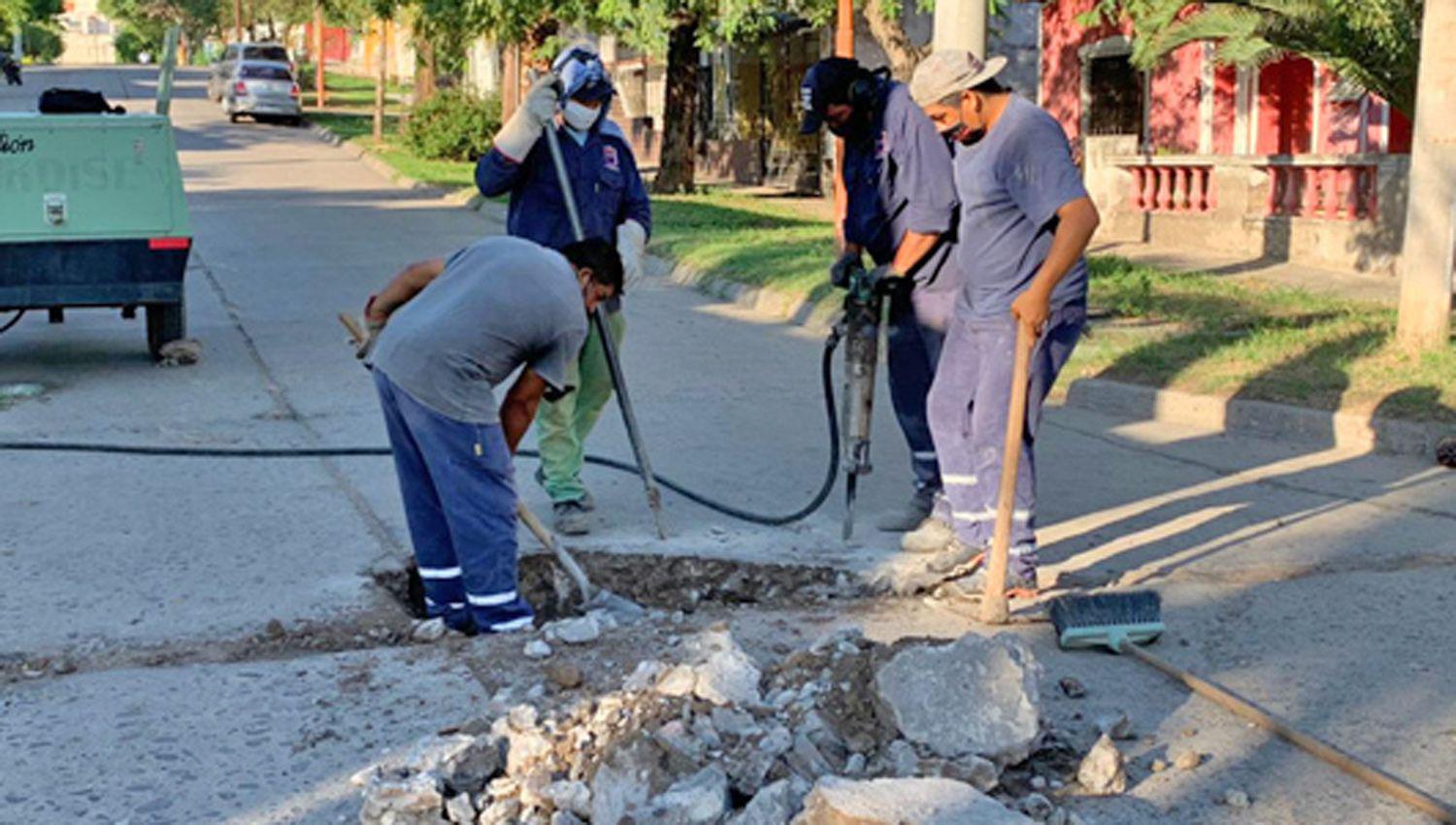 Realizan trabajos de bacheo y arreglos de calles en el sector ceacutentrico de la ciudad