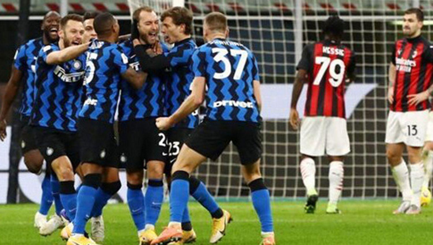 Inter eliminoacute al Milan en el claacutesico de la ciudad con un triunfo agoacutenico