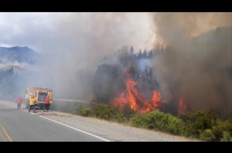 El incendio en El Bolsoacuten causoacute grave dantildeo ambiental y llegoacute a Chubut