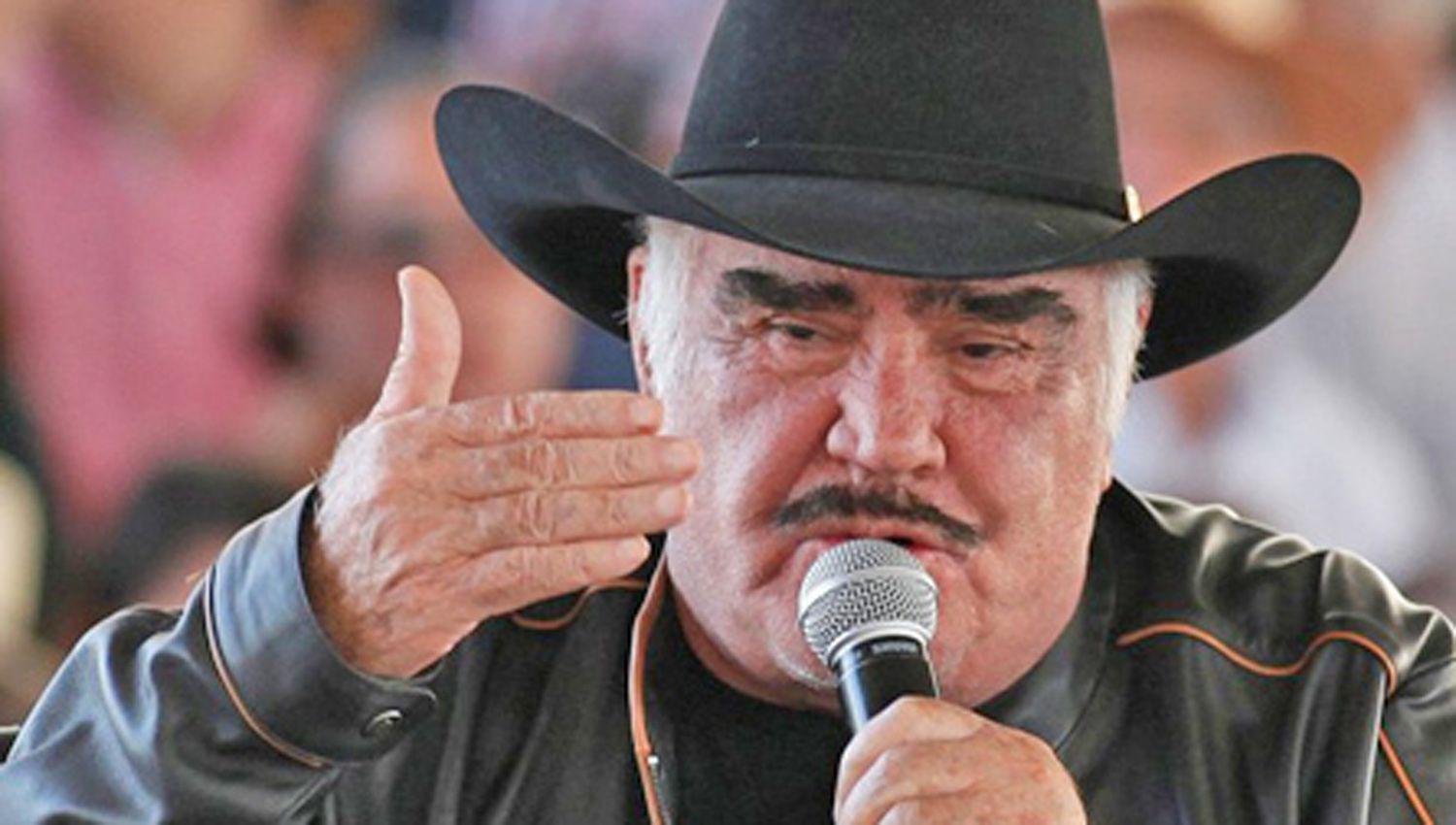 Acusan al cantante  Vicente Fernaacutendez  de acoso sexual