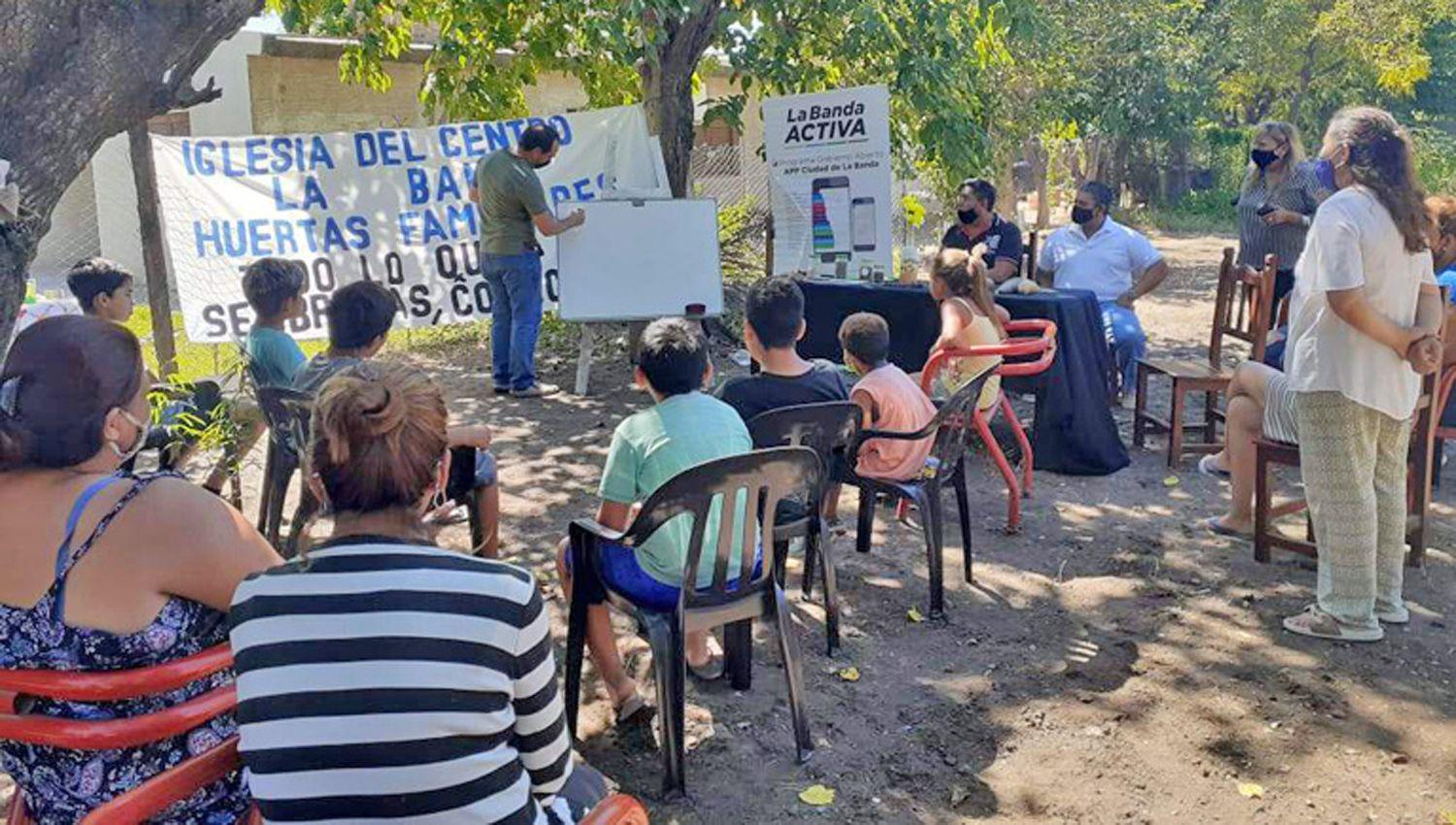 El municipio impulsa las huertas familiares con charlas informativas en los barrios