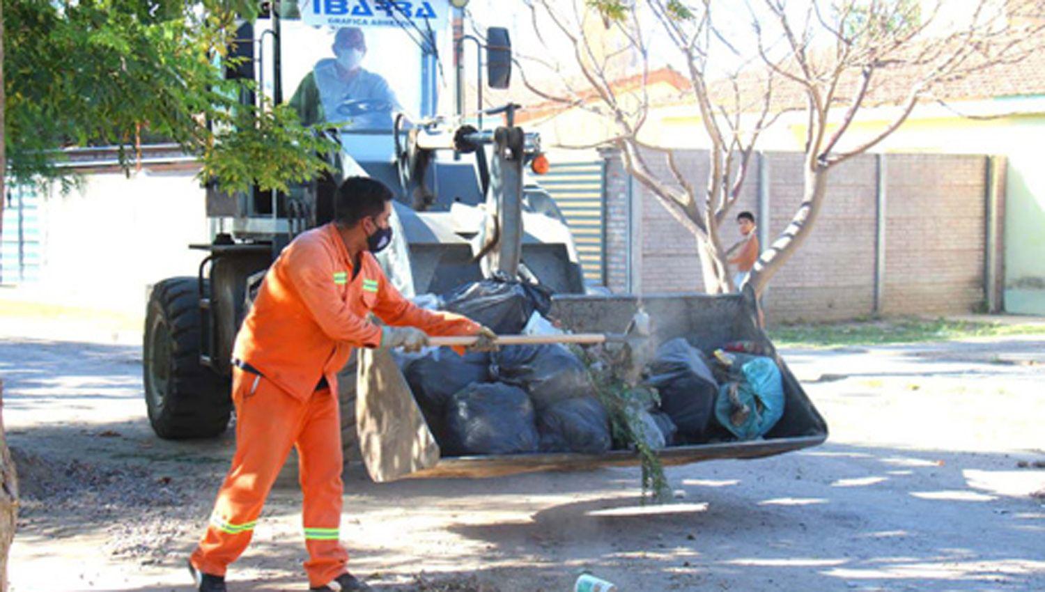 Vecinos realizaron un operativo de descacharrado voluntario en el barrio 25 de Mayo 250 Viviendas
