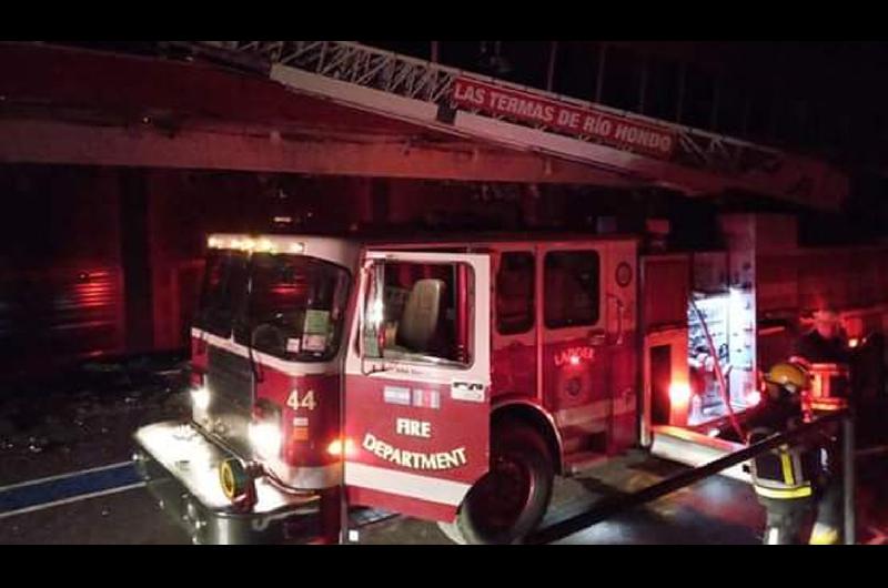 El incendio en el Autoacutedromo de Las Termas dejoacute dos bomberos heridos y 5 asistidos con oxiacutegeno