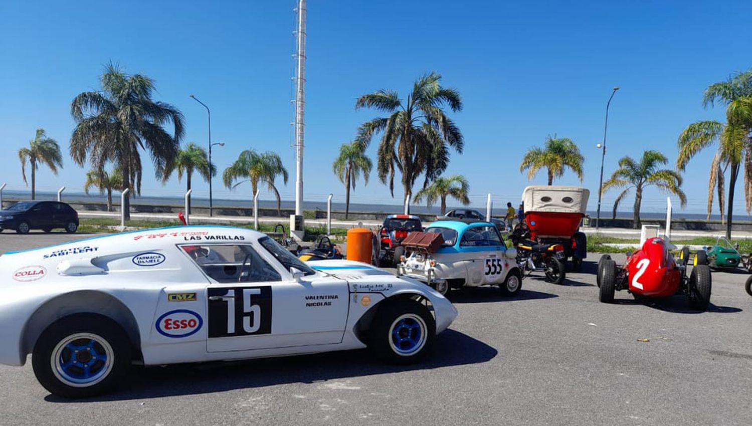 FOTOS Todos los vehiacuteculos del Museo del Automoacutevil fueron rescatados del fuego