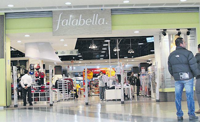 La firma chilena Falabella acelera su retiro del paiacutes