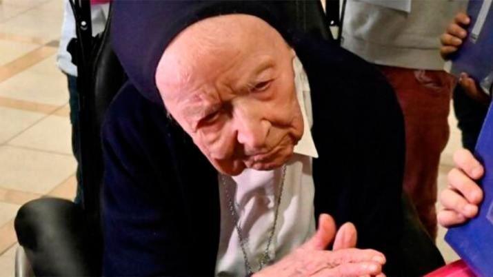 Una monja francesa de 117 antildeos asombra al mundo tras vencer al coronavirus