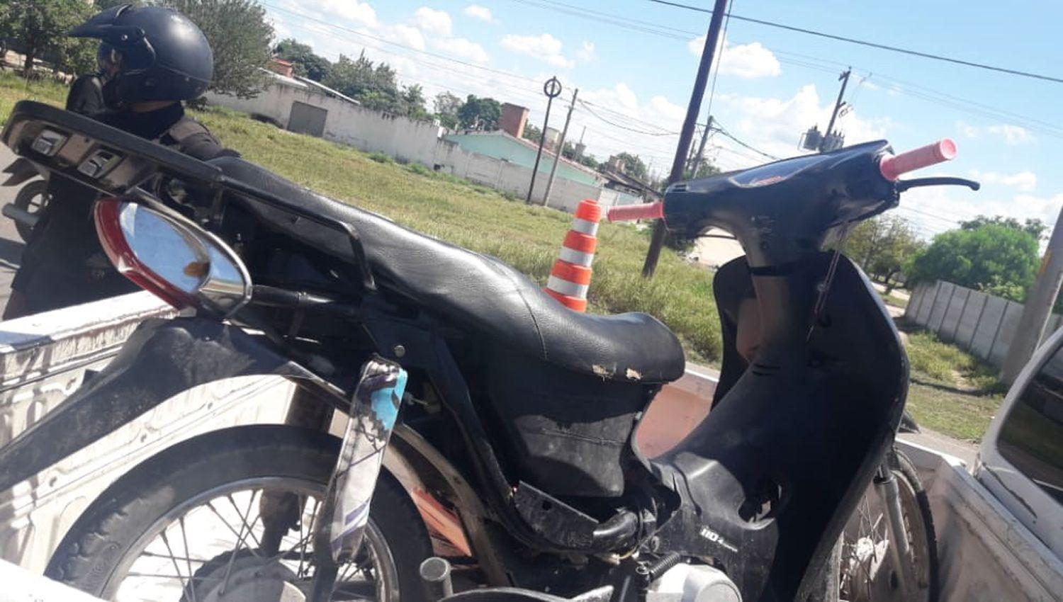 Recuperan una motocicleta robada en noviembre del antildeo pasado