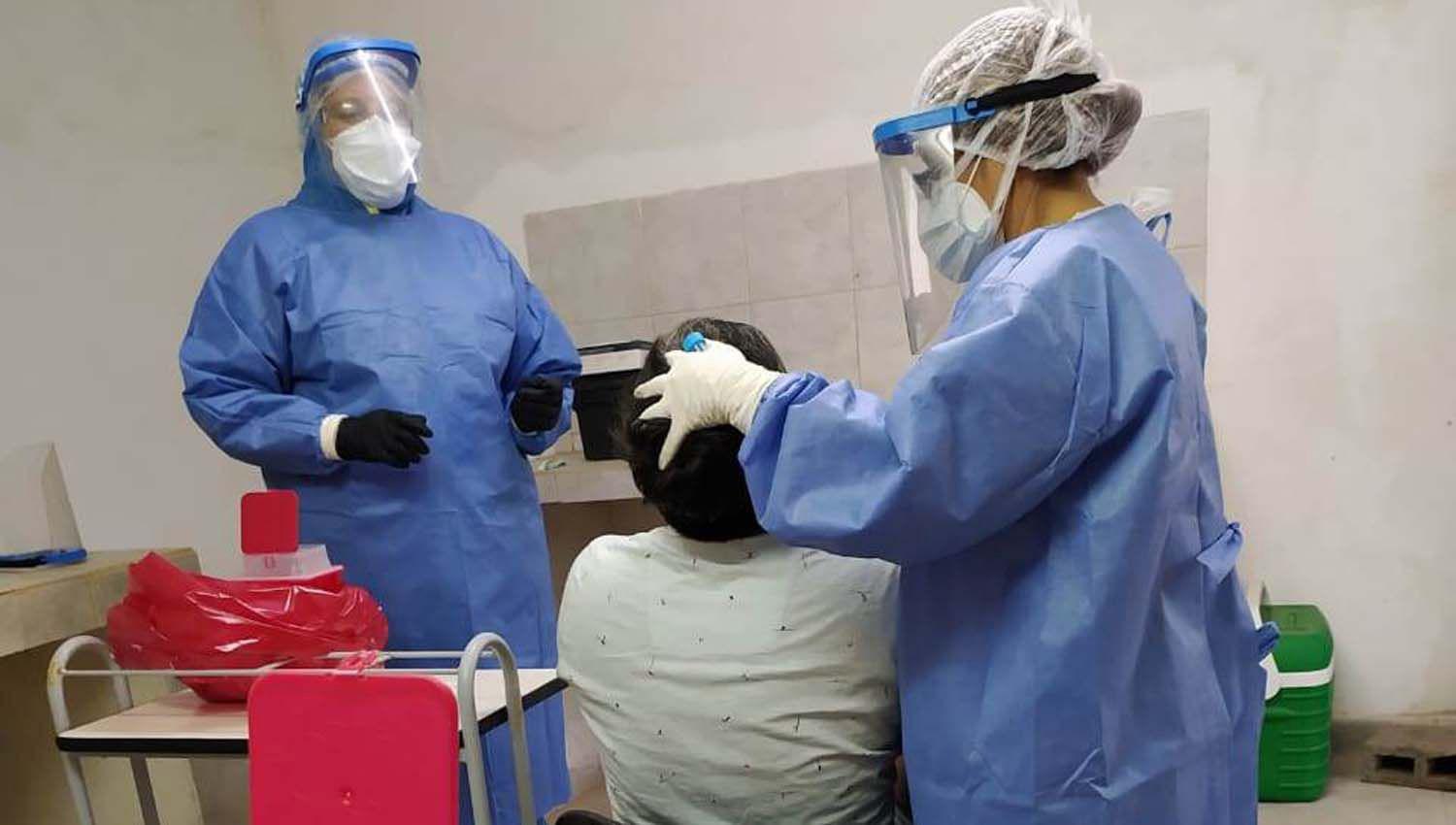 Este viernes dos santiaguentildeos fallecieron a causa del coronavirus y reportaron 77 nuevos casos