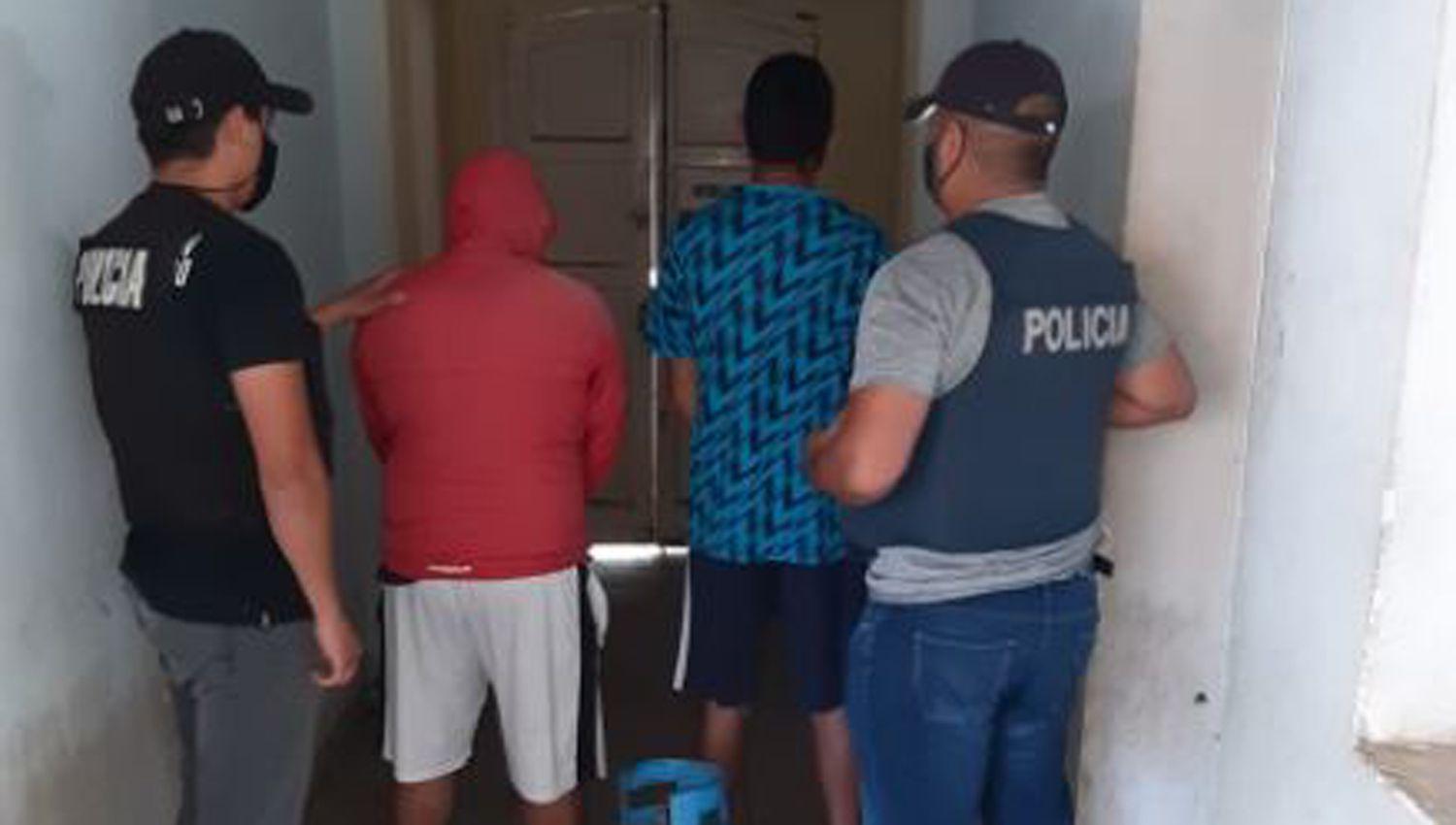 Atrapan a delincuentes que desvalijaron una vivienda cuando los duentildeos salieron a visitar a su familia
