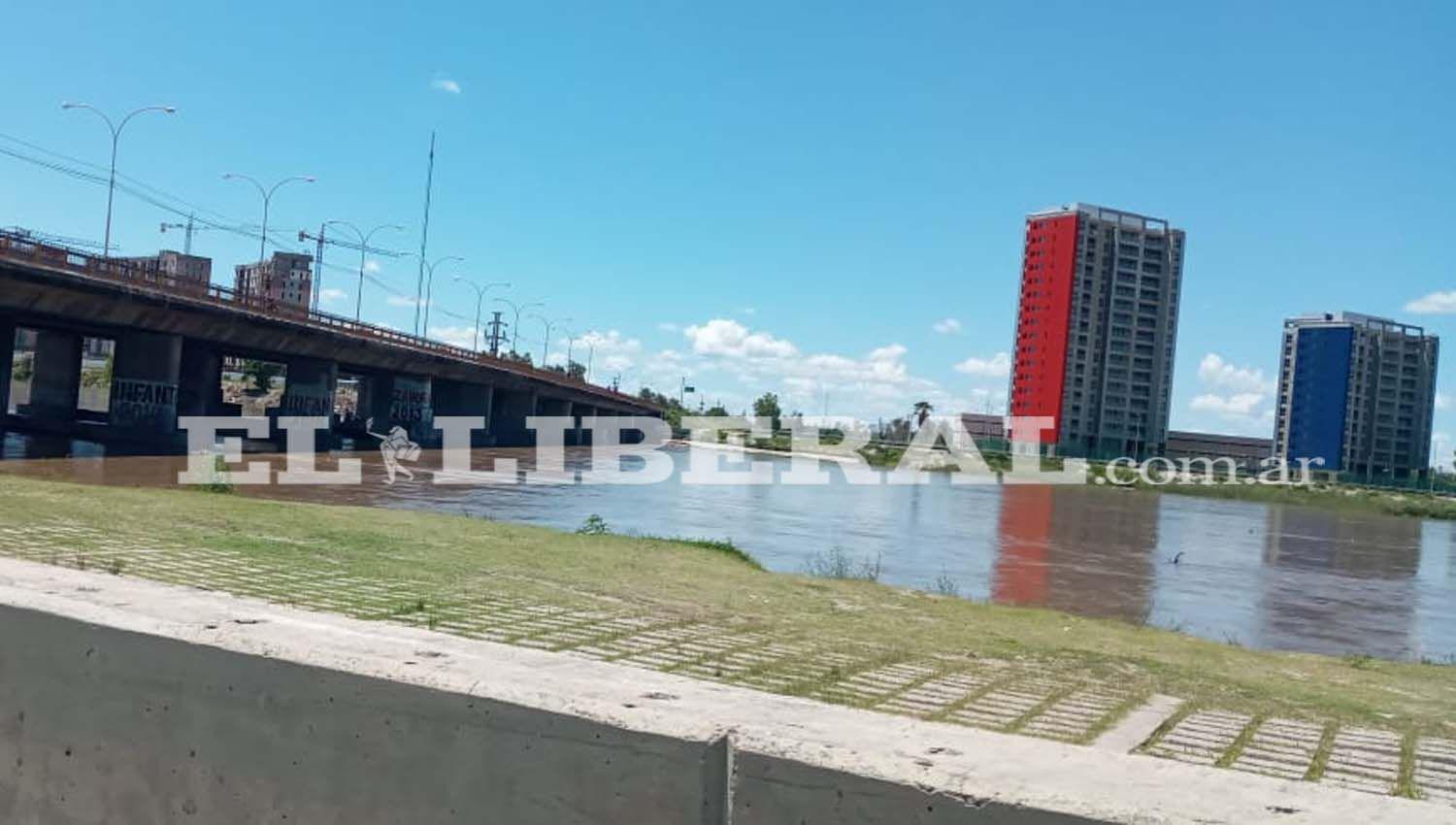 VIDEO  Aumentoacute el caudal del Riacuteo Dulce en la Capital de Santiago del Estero