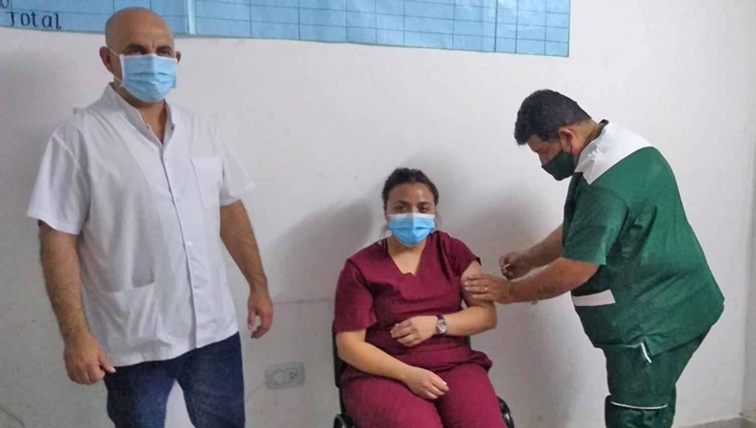 Esta semana llegan maacutes dosis para finalizar vacunacioacuten a personal de Salud
