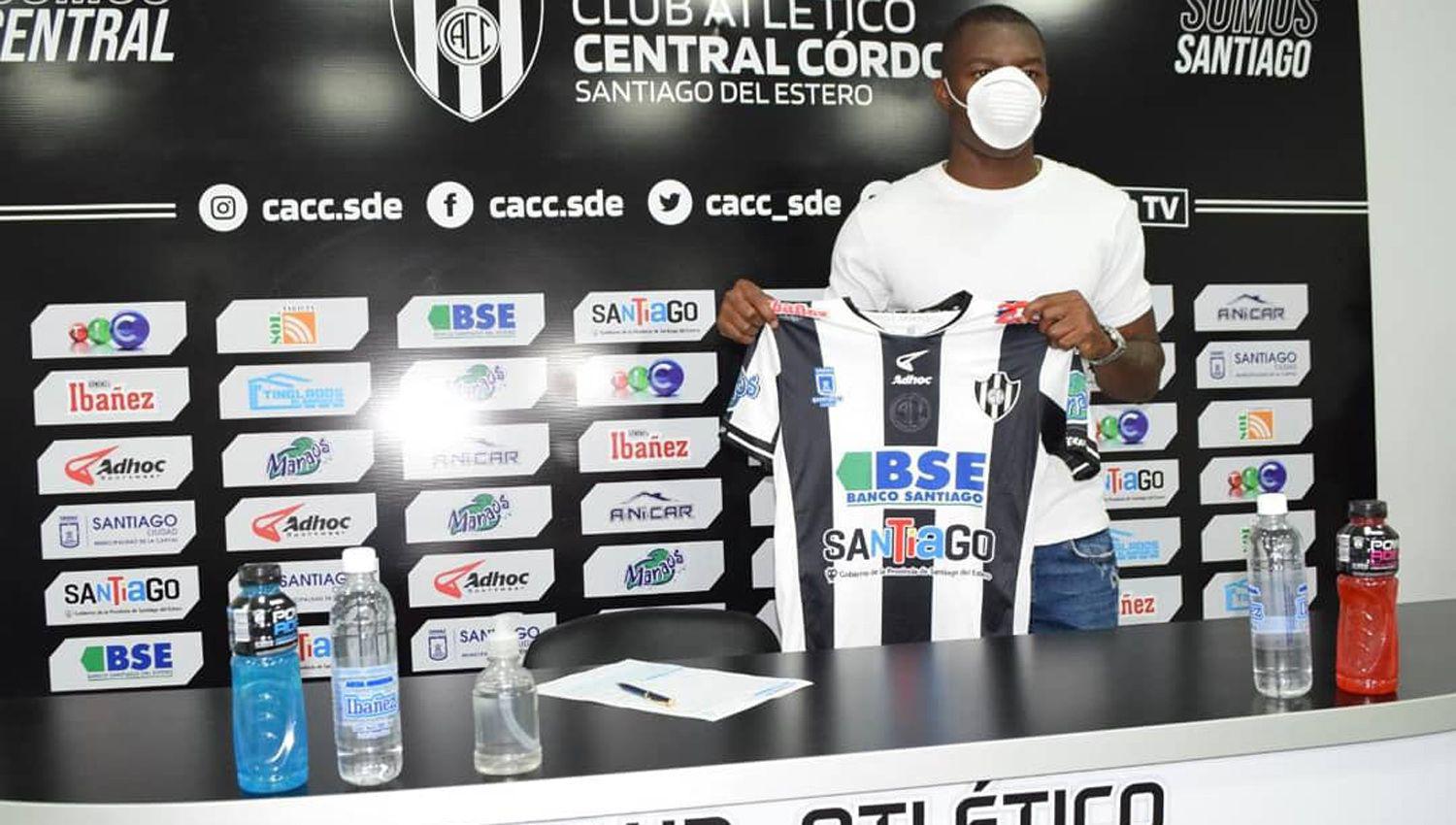 Renteriacutea- ldquoAquiacute te dejan jugar menos que en Colombia y quizaacutes eso sea favorable para mi juegordquo