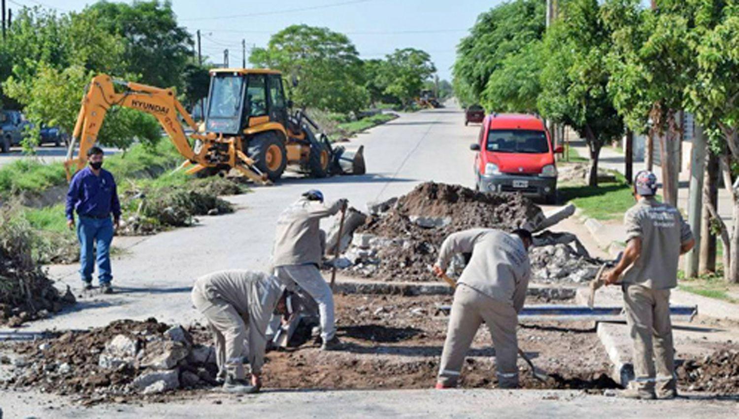 Los operarios de la Dirección de Obras Pblicas trabajaron
durante la jornada de ayer en la calle Julin Tardieu