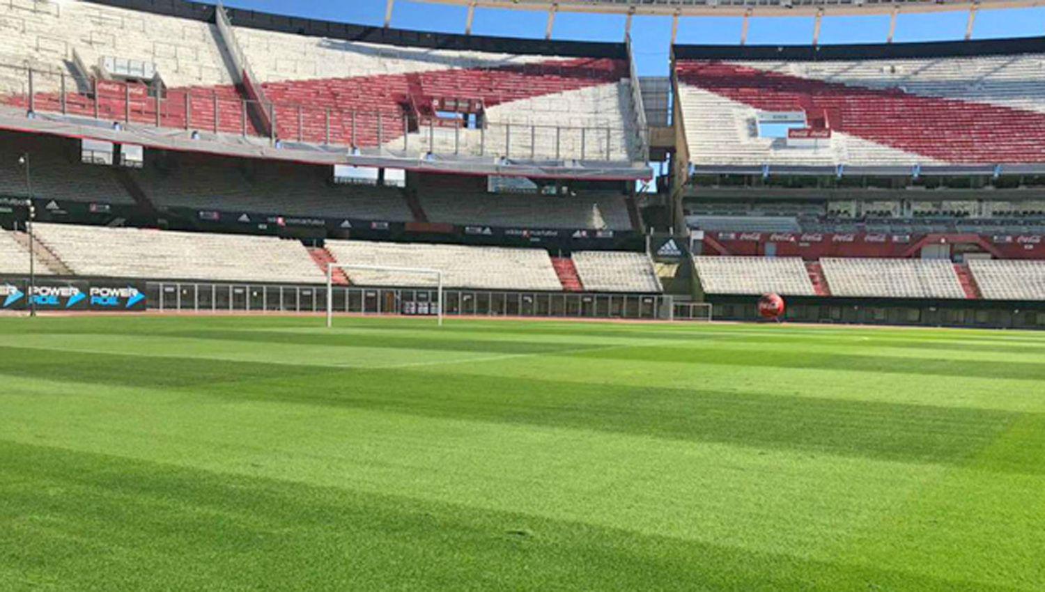 Destacan que a Gallardo le encantoacute el nuevo ceacutesped del ldquoMonumentalrdquo