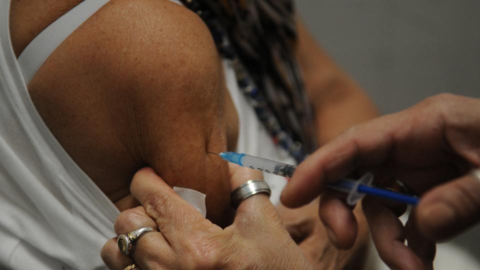 Calificaron la vacunacioacuten en personas mayores como altamente recomendable