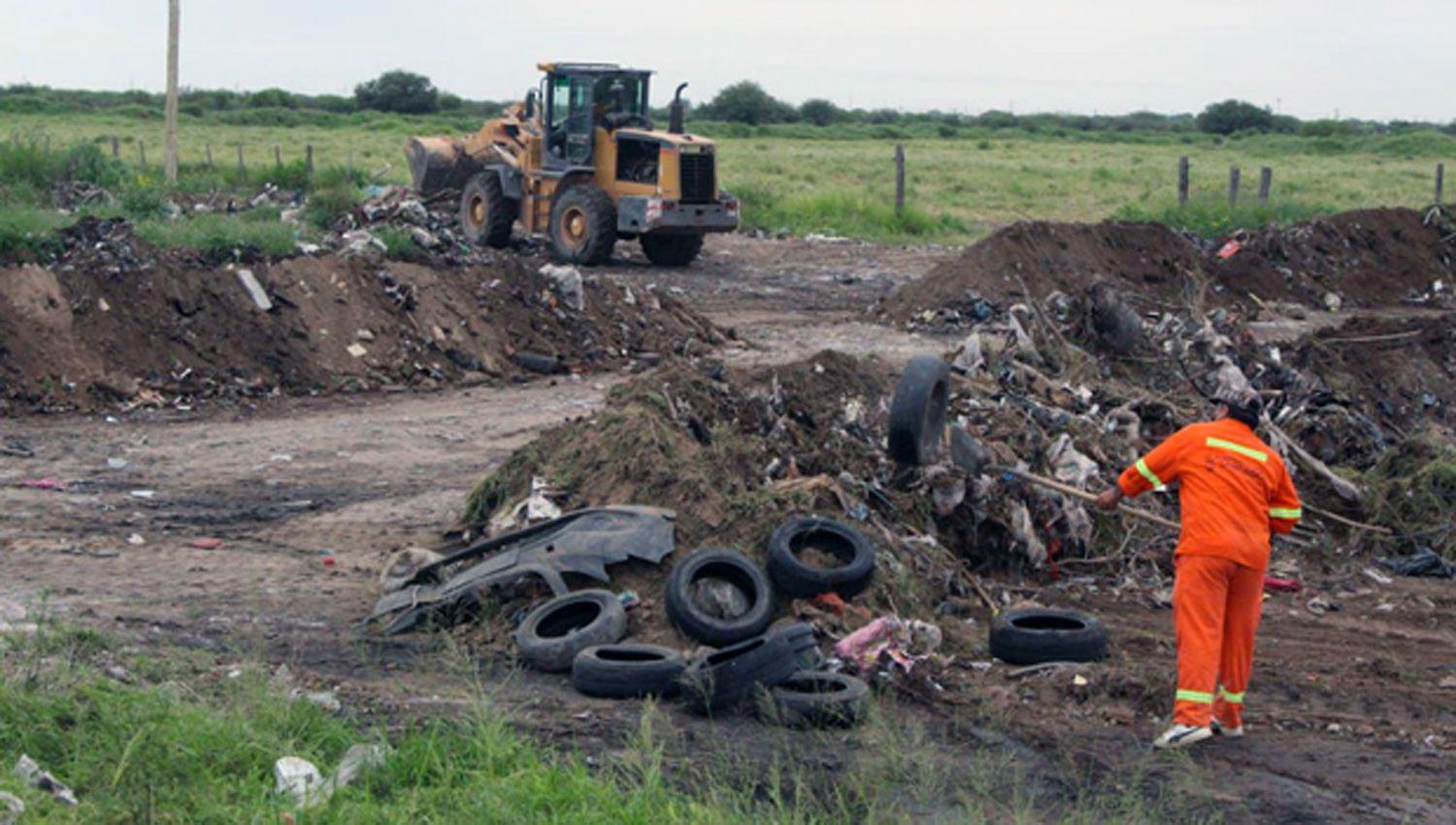 La comuna capitalina despejoacute un sector del acceso oeste de residuos