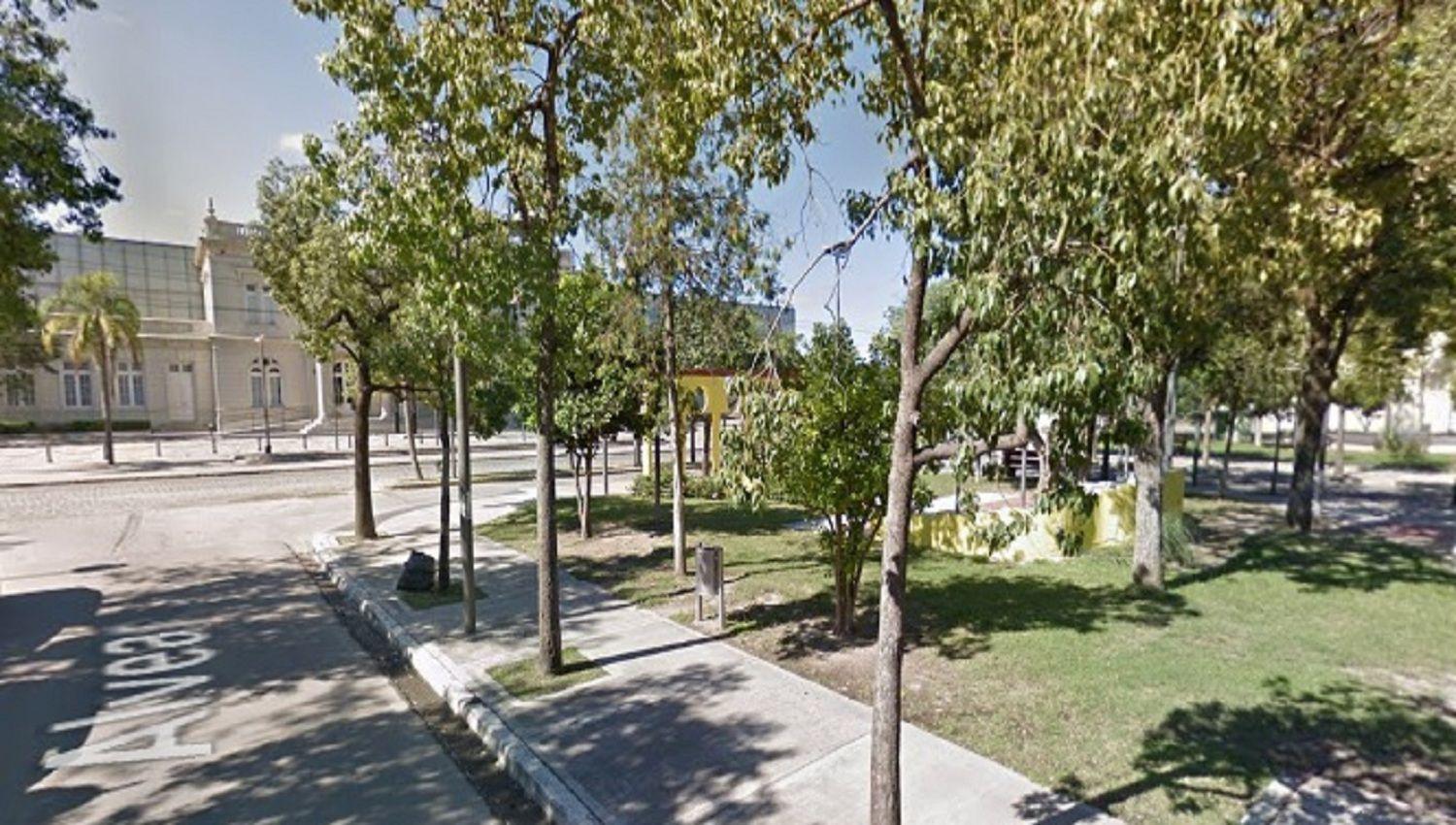 El incidente ocurrió en la plazoleta que se encuentra ubicada justo frente a la entrada que el Fórum tiene por calle Per�